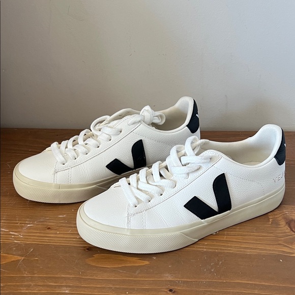 NWOT Veja Campo Sneakers in Chrome Free/Extra White/Black - Picture 1 of 9